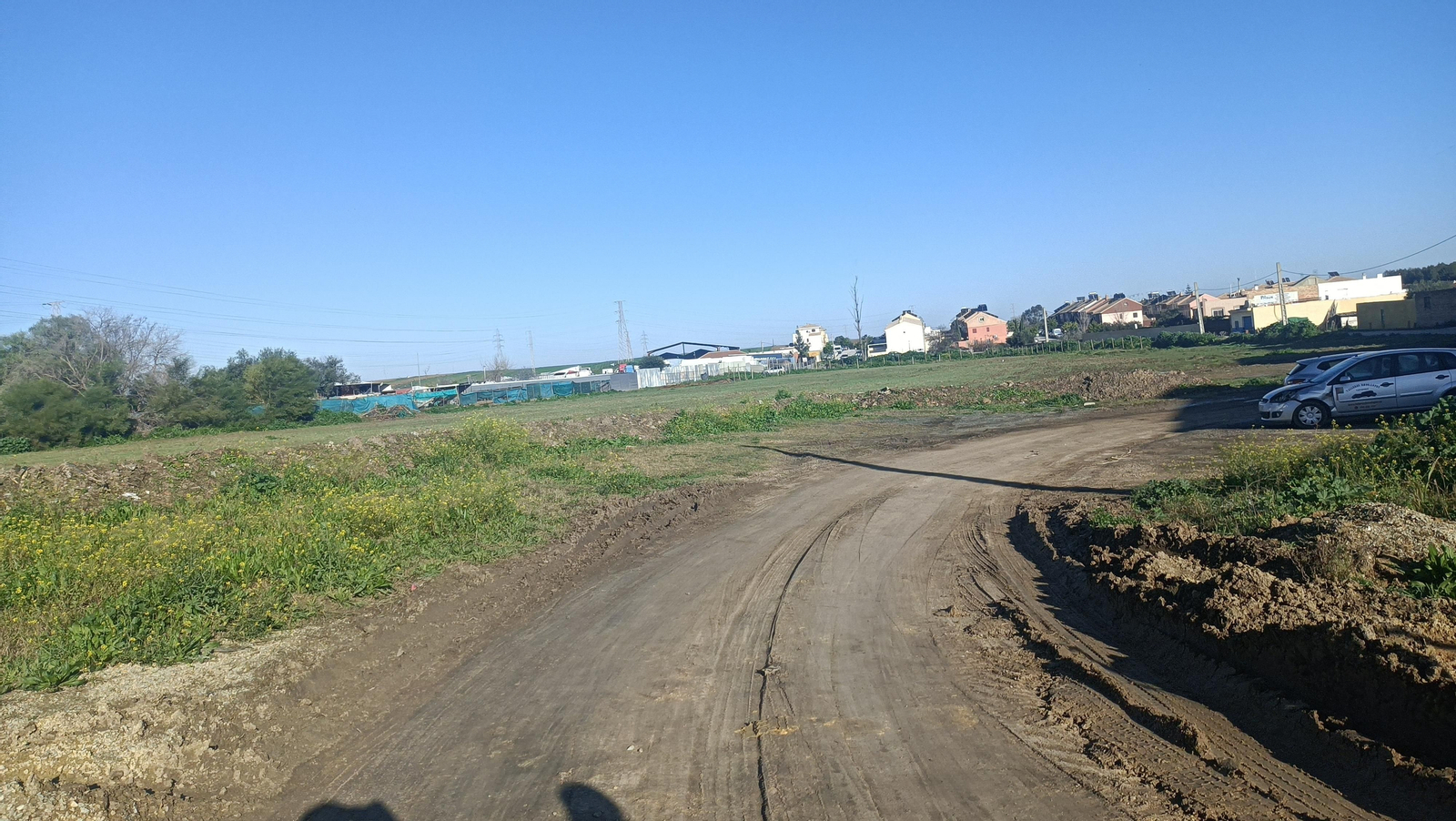 La ruta sale de Santiponce por la antigua vía férrea Aznalcóllar-Camas