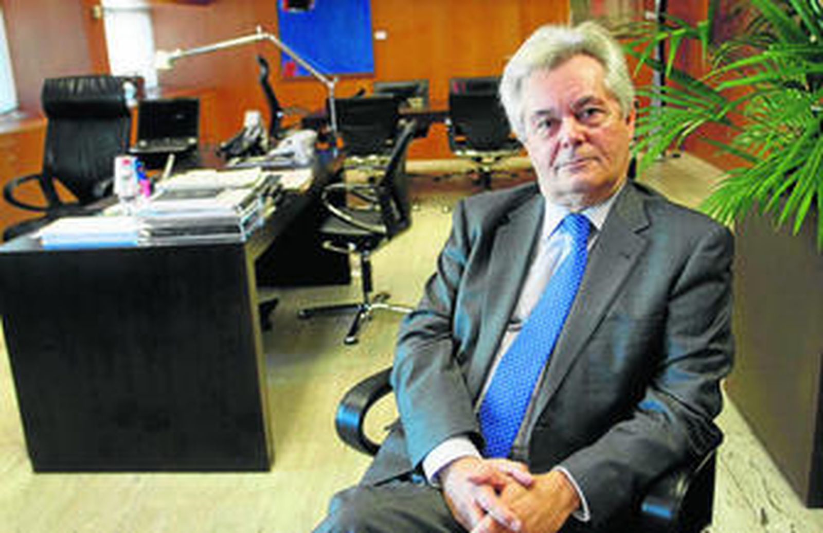 Antonio Jara, el pasado viernes, en su despacho de Cajagranada.