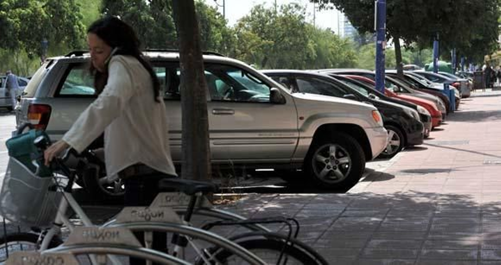 Empresarios de la Cartuja piden a EPSA que abra las 2.300 plazas de aparcamiento cerradas en febrero