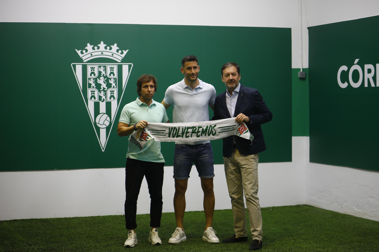 Las mejores fotos de la presentación de Carlos Albarrán con el Córdoba CF