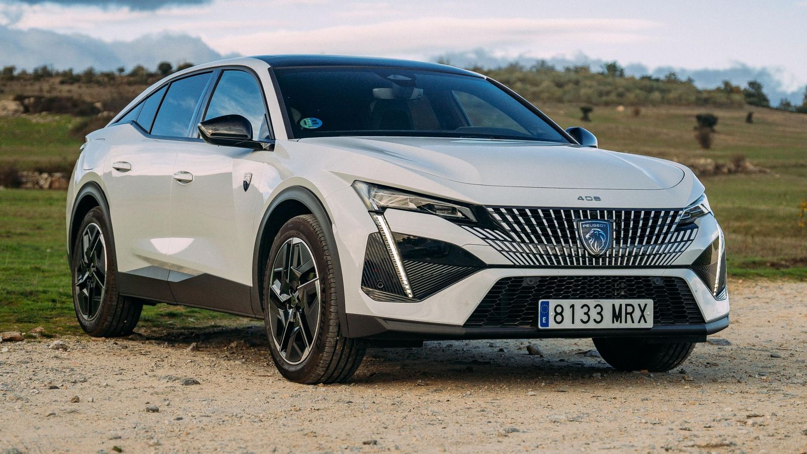 El 408 Hybrid, a diferencia de los 308 que tienen tres, sólo se puede elegir con dos niveles de equipamiento: Allure y GT. El 408 Hybrid, a diferencia de los 308 que tienen tres, sólo se puede elegir con dos niveles de equipamiento: Allure y GT.