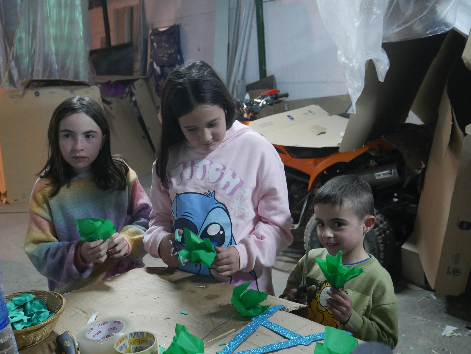 Imágenes de la elaboración de las carrozas tradicionales de Canjáyar