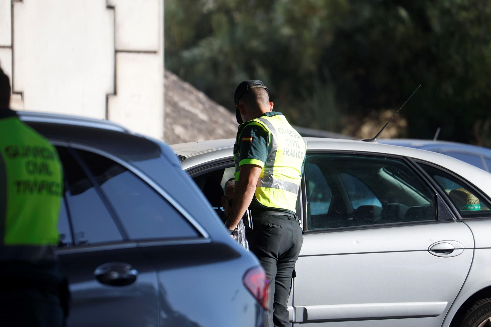 En imágenes, la campaña "No corras, no bebas, no cambies de rueda", de la Guardia Civil, DGT y Aspaym Córdoba.