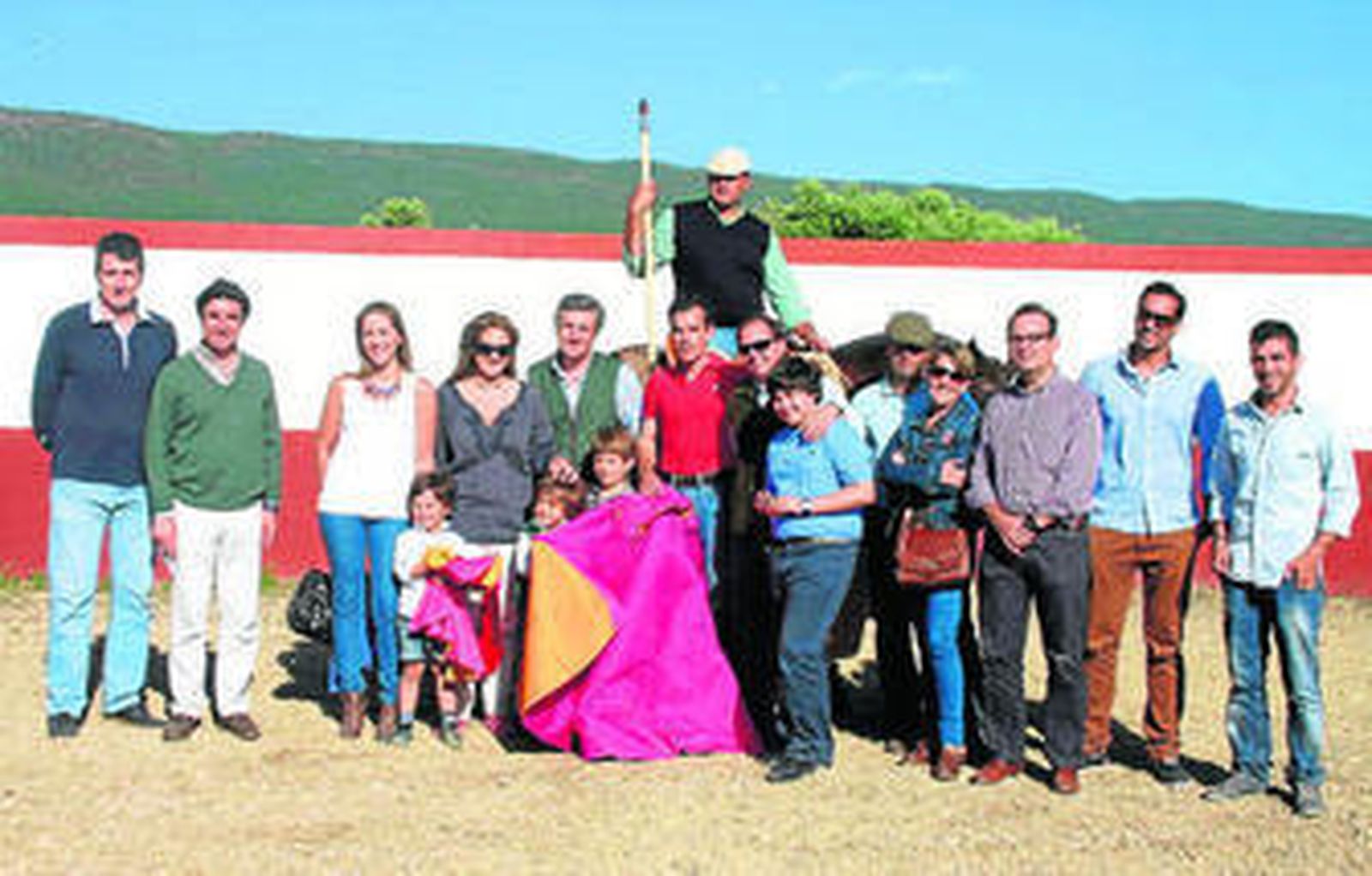 Celso Ortega , familia, el ganadero Rodrígo García, los profesionales, presidentes de la Plaza Real y Raúl Capdevila.