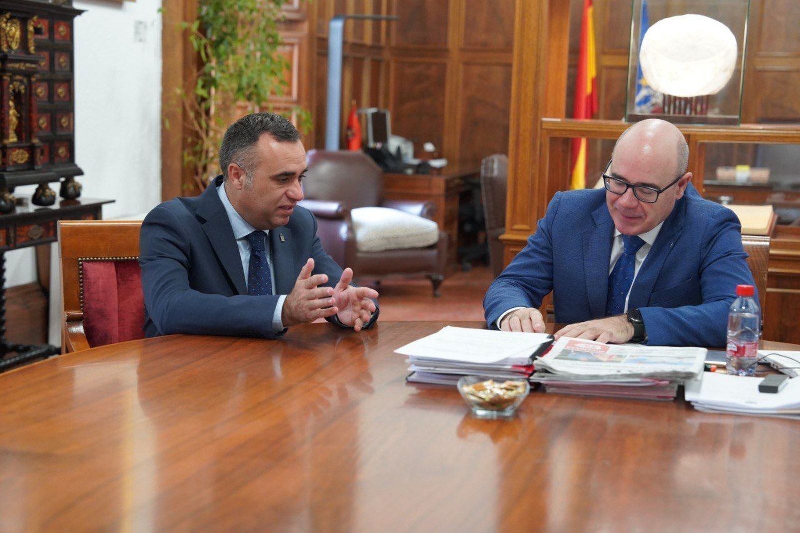 Rodríguez y Mercado, en el despacho del rector en el Hospital Real.