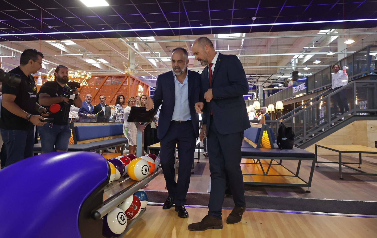 Fotos de la inauguración de Mega Ozone Browling en Los Barrios