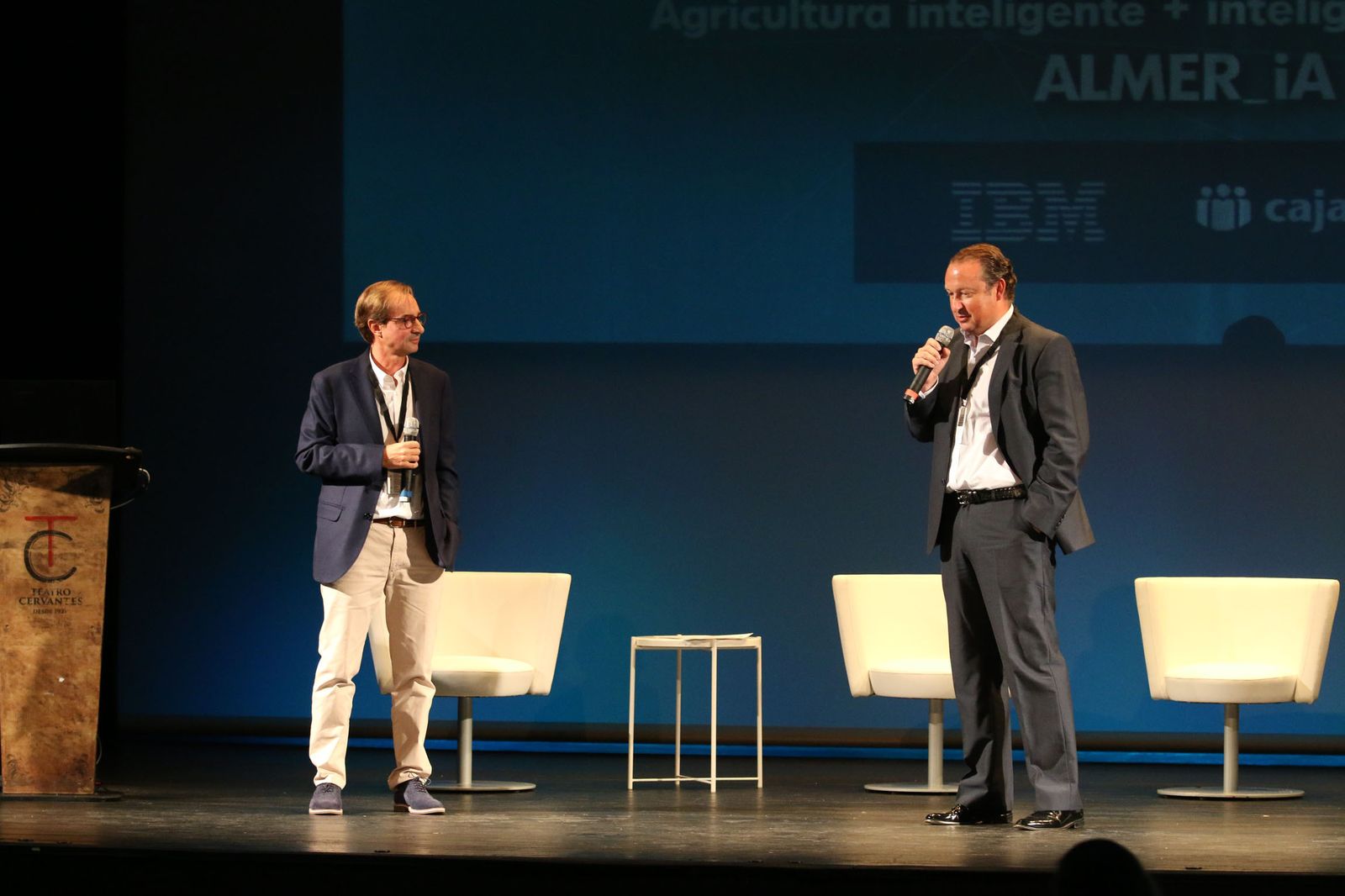 Miguel Castillo, director de Innovación de Cajamar, y Jesús Corrales, director regional Andalucía de IBM.
