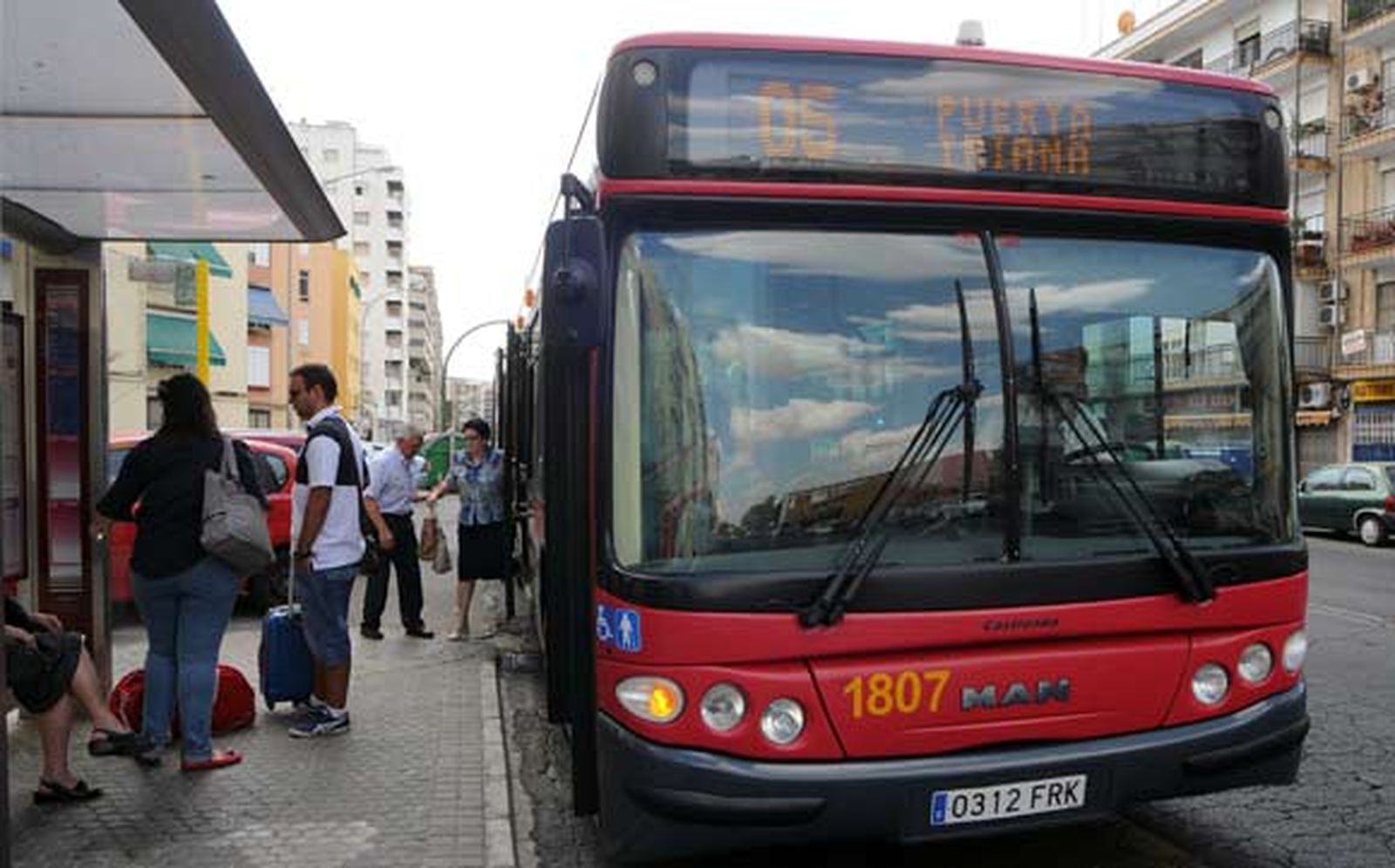 Bueno señala que el cambio presupuestario para sanear Tussam no es "extraño ni extraordinario"
