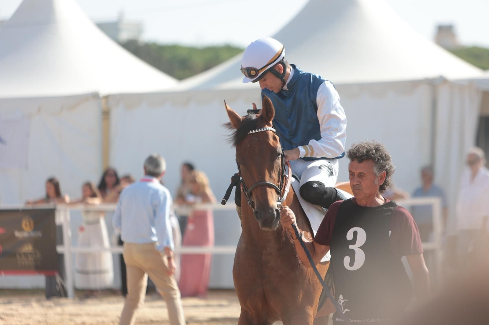 Imágenes de la última jornada del primer ciclo de las Carreras de Caballos de Sanlúcar 2025