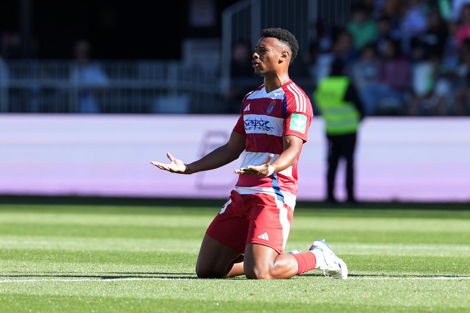 Loic Williams, baja segura del Granada en Gijón por lesión