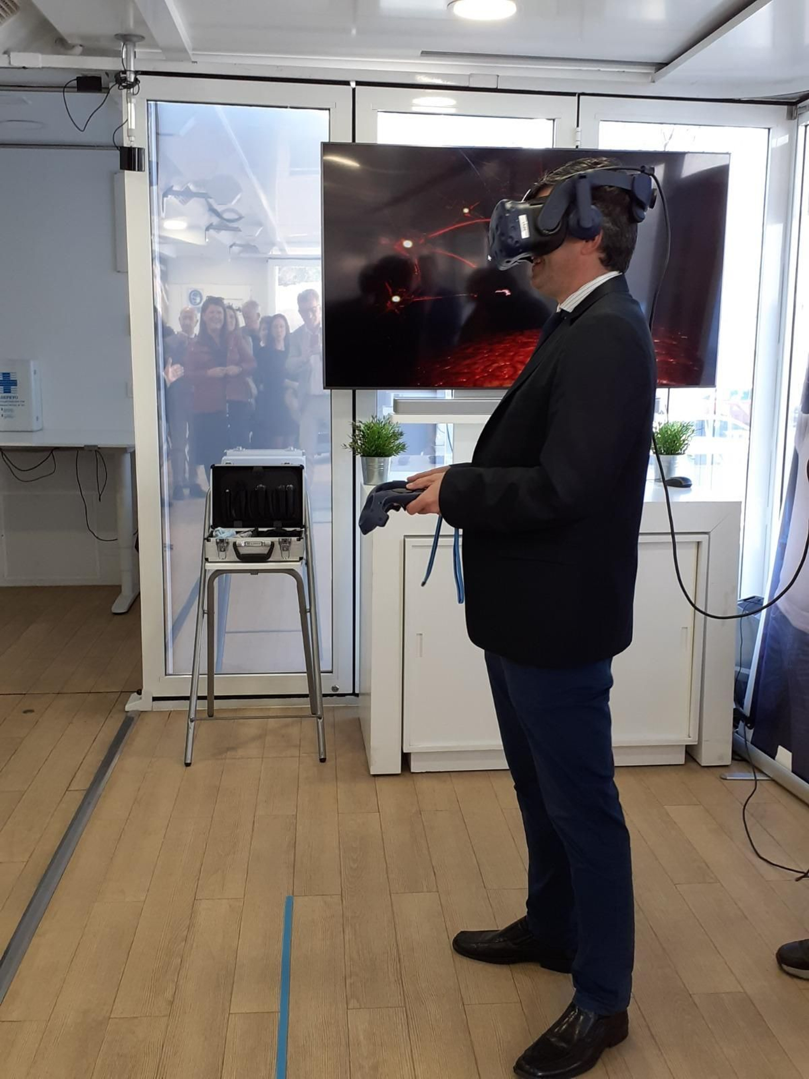 El delegado de Empleo en una sesión de realidad virtual sobre riesgos laborales