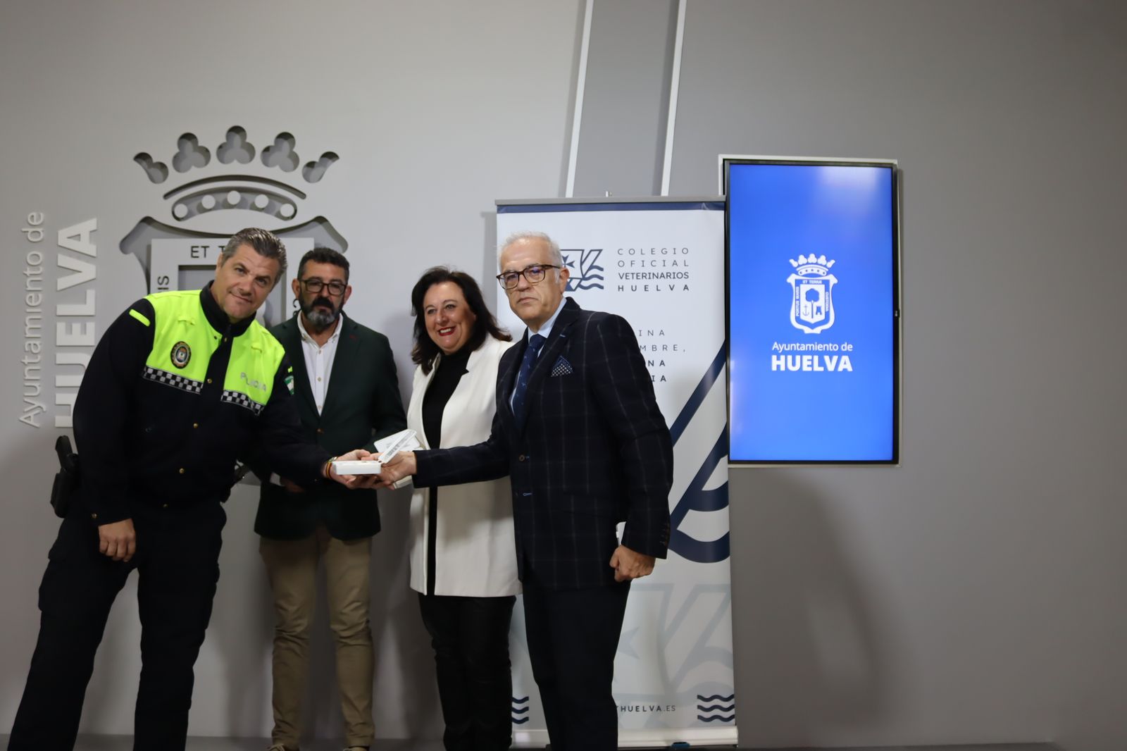 La Policía Local de Huelva cuenta con 10 nuevos lectores para la identificación animal.
