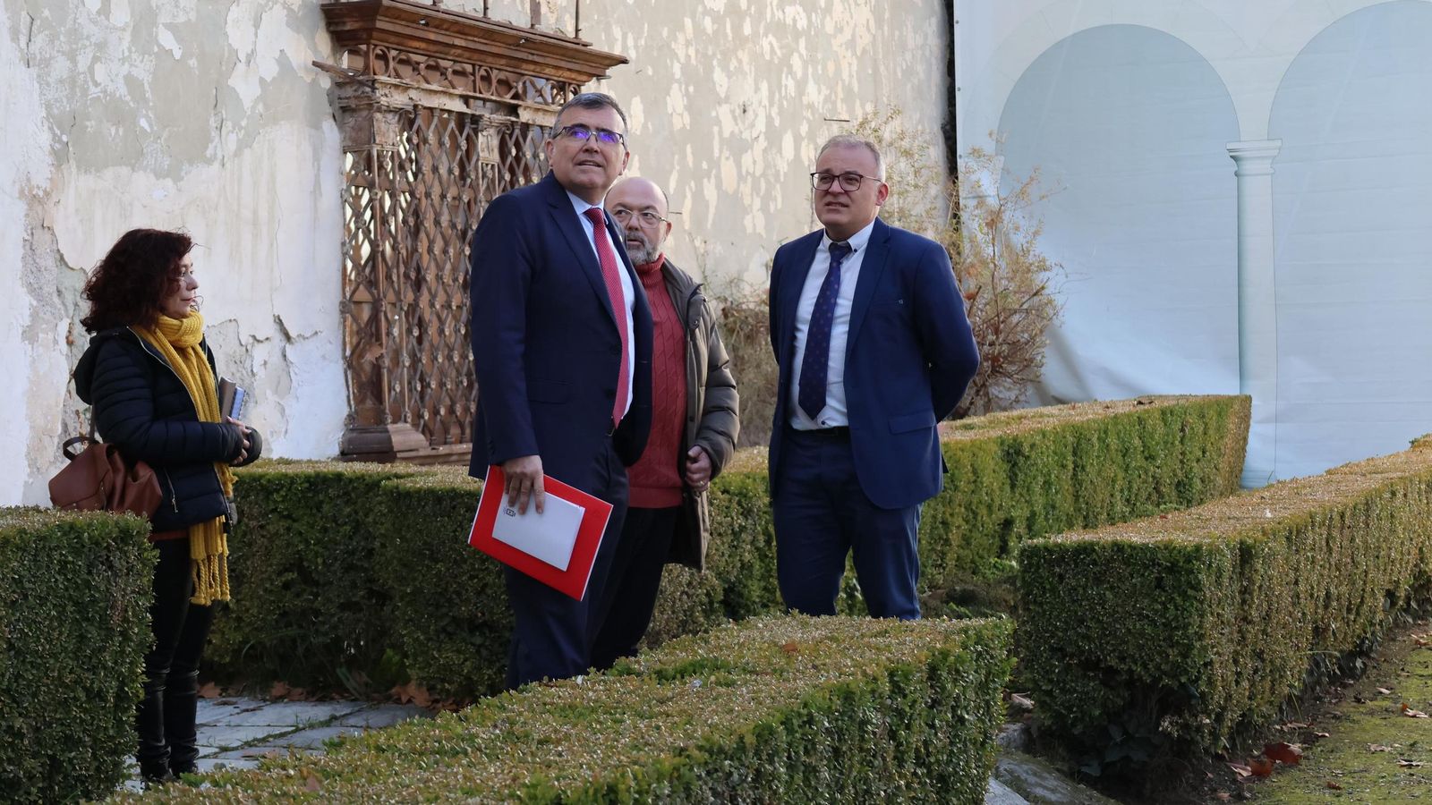 El subdelegado del Gobierno, José Antonio Montilla y el alcalde bastetano, Pedro J. Ramos, en el Palacio de los Enríquez