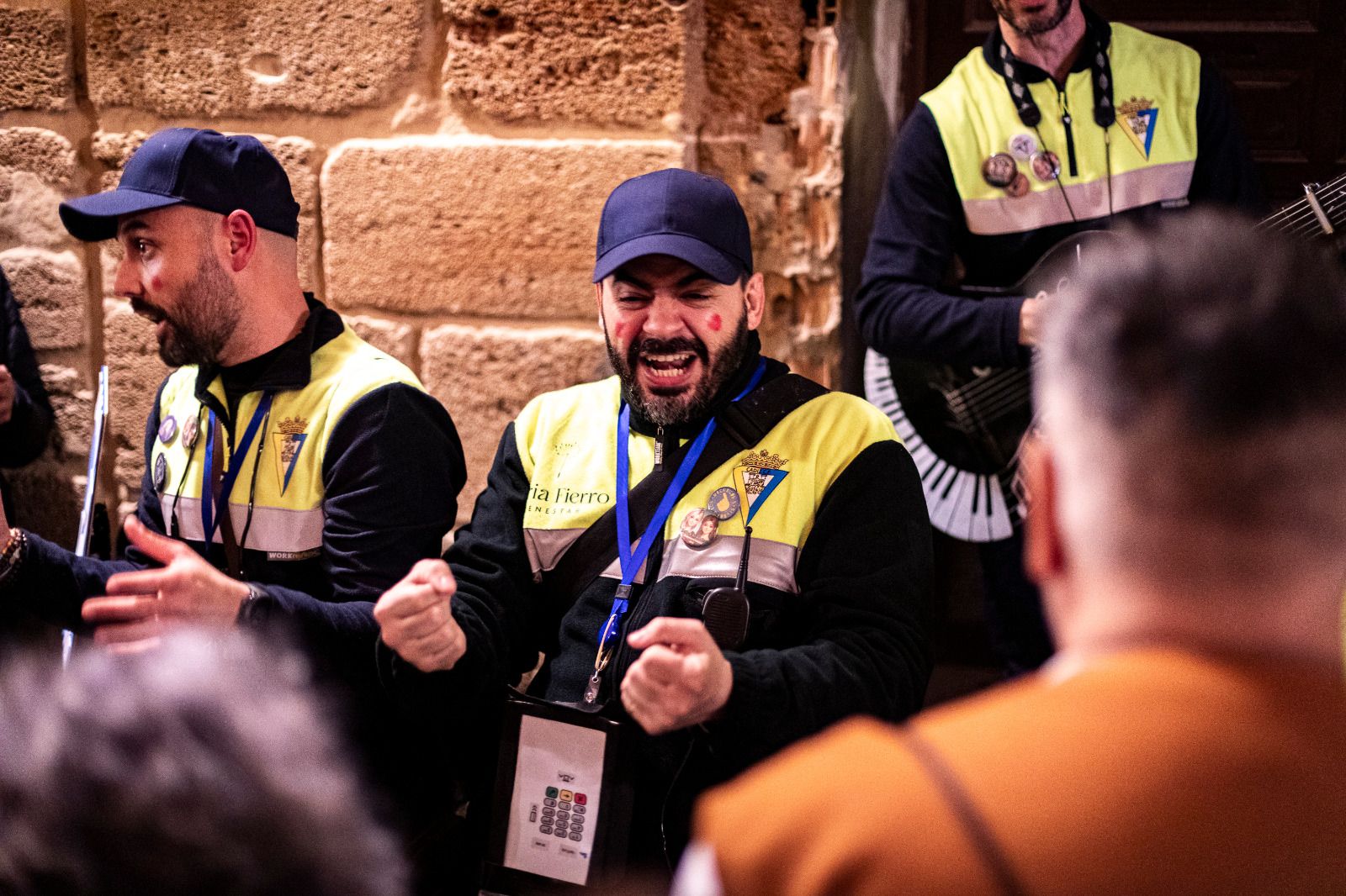 Búscate entre las mejores imágenes del Circuito de agrupaciones ilegales del Pópulo