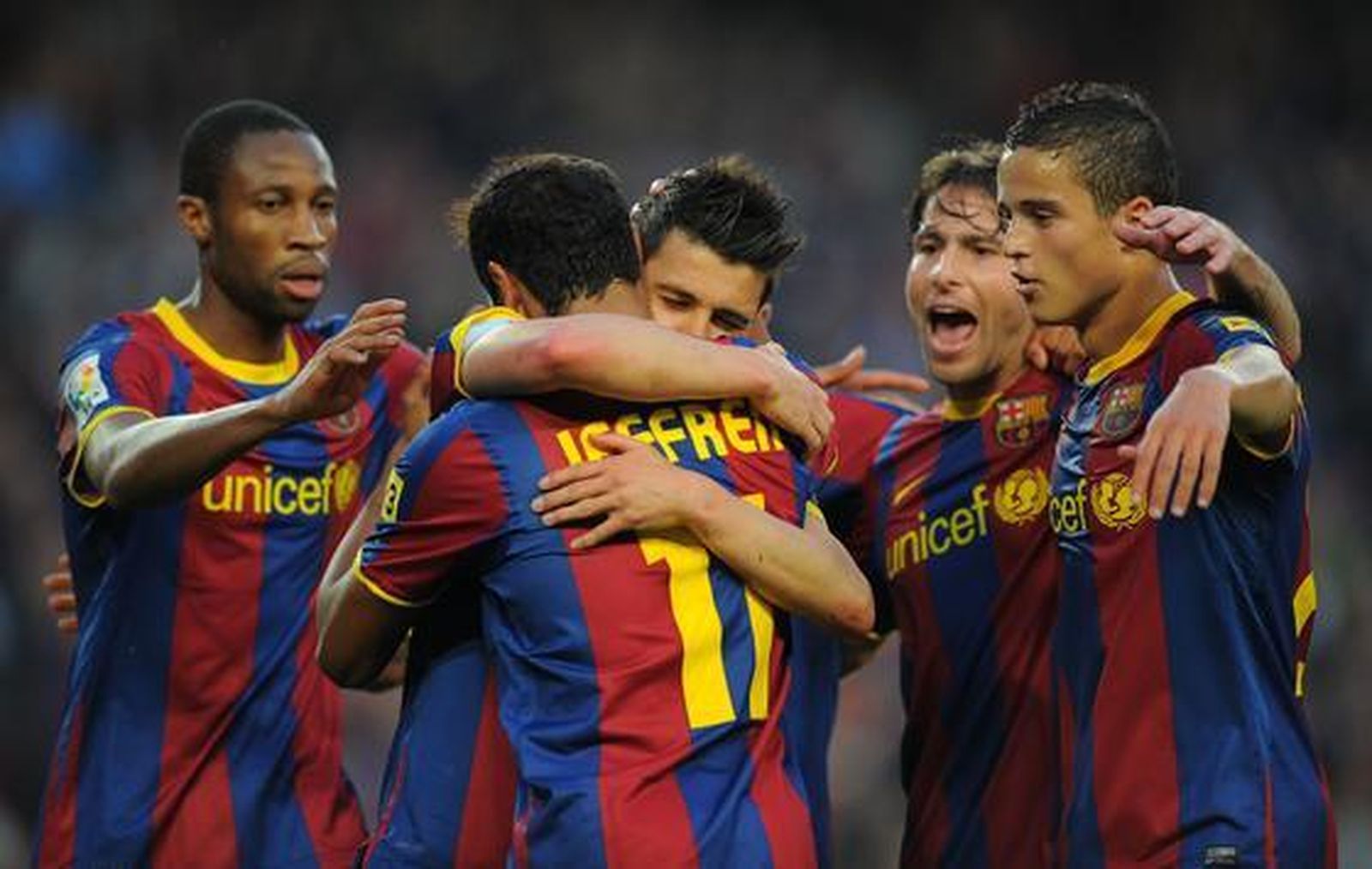 El Barcelona gana con facilidad a Osasuna (0-2) en el Camp Nou. / AFP