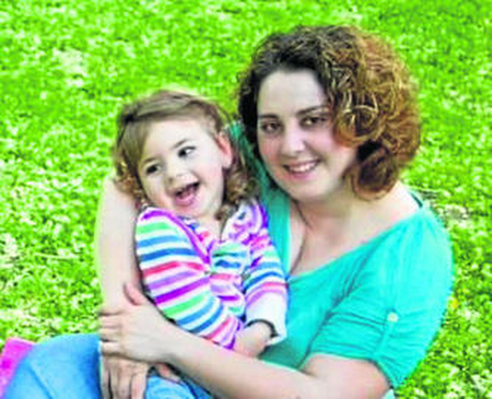 La pequeña Lucía sufre parálisis cerebral.