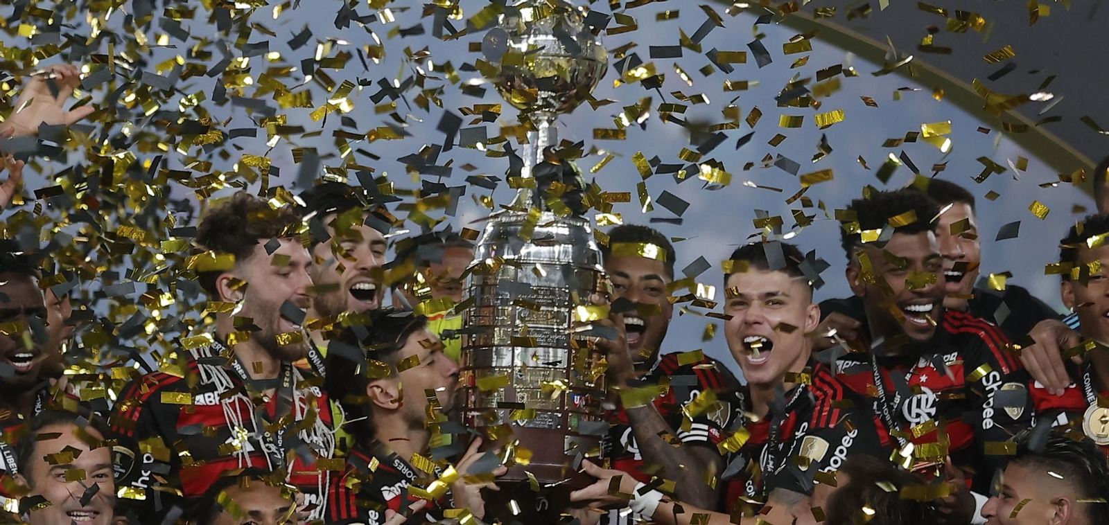 Los futbolistas del Flamengo celebran el título de la Libertadores.
