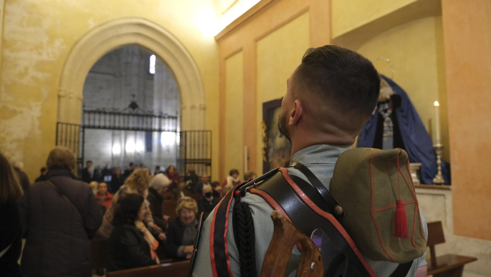 Imágenes del multitudinario besapiés del Cristo de Medinaceli en la Catedral de Almería