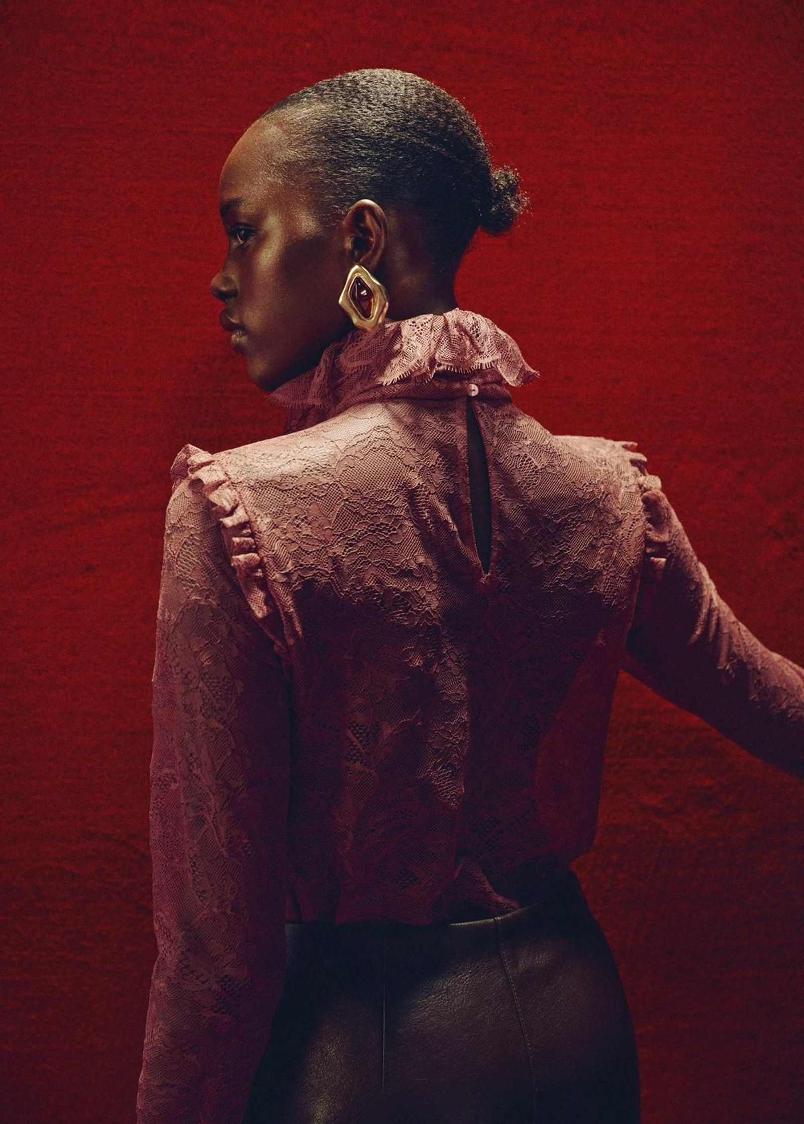 Blusa de encajes de Mango.