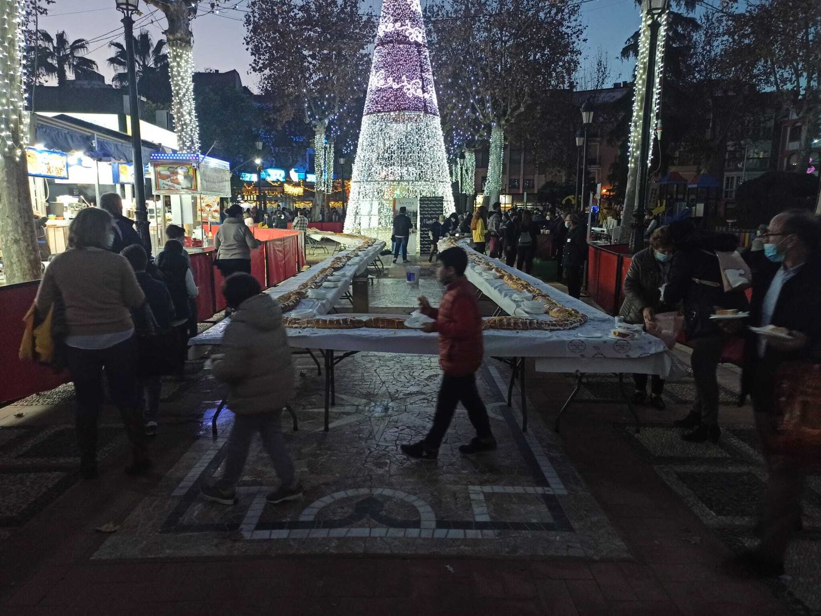 El roscón de Reyes gigante de Lucena, en fotografías
