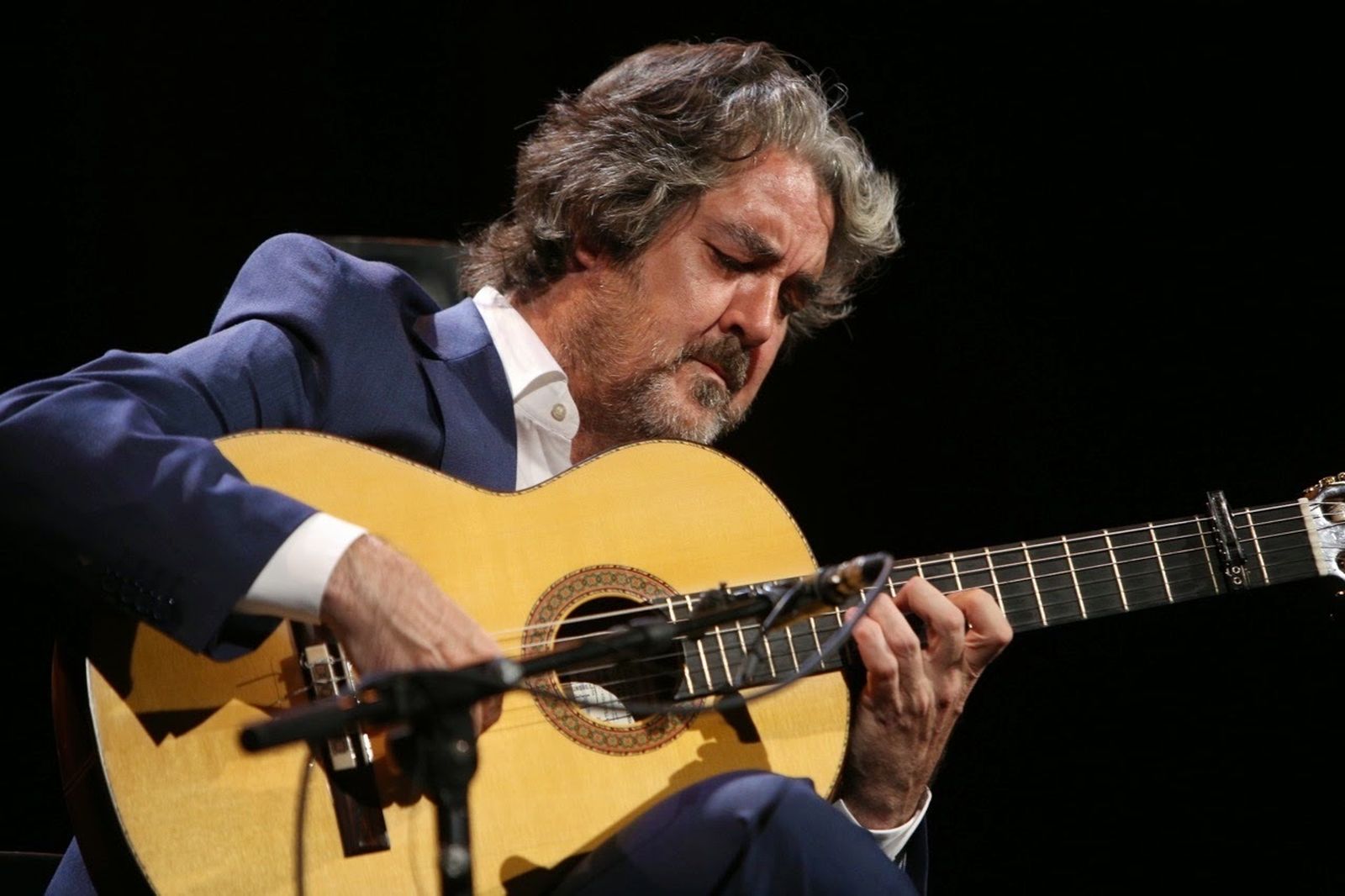 Rafael Riqueni actúa en la Gala Solidaria de la Asociación Elige la Vida en el Teatro de Trina.