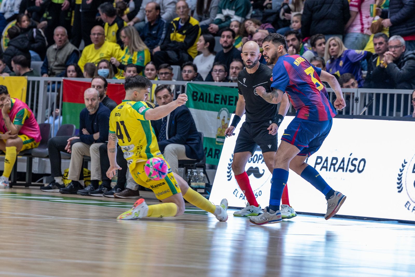 Las mejores imágenes del espectacular encuentro entre Jaén Paraíso Interior FS y Barça (3-3)