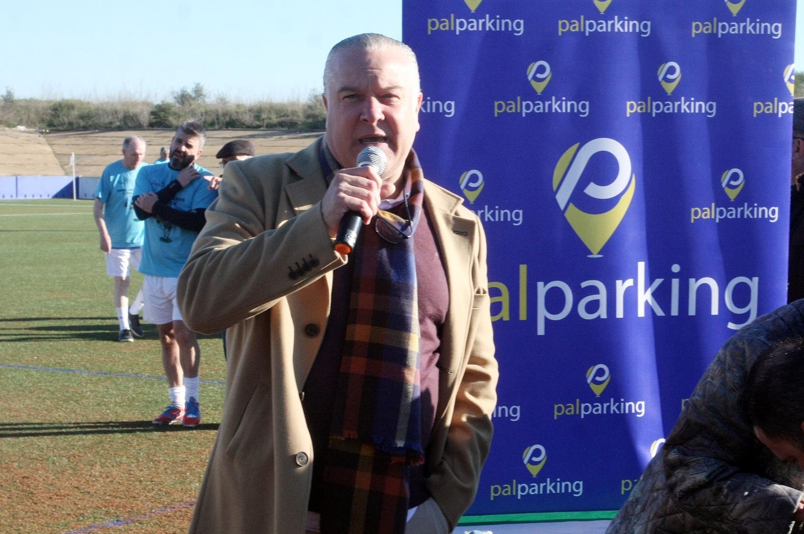 Imágenes del partido homenaje a los árbitros históricos de fútbol de Huelva