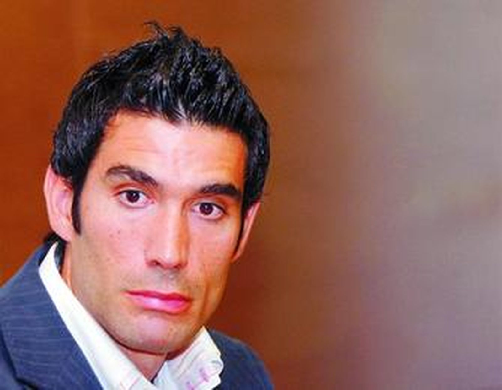 Fernando Sanz, con gesto reflexivo, durante una entrevista.