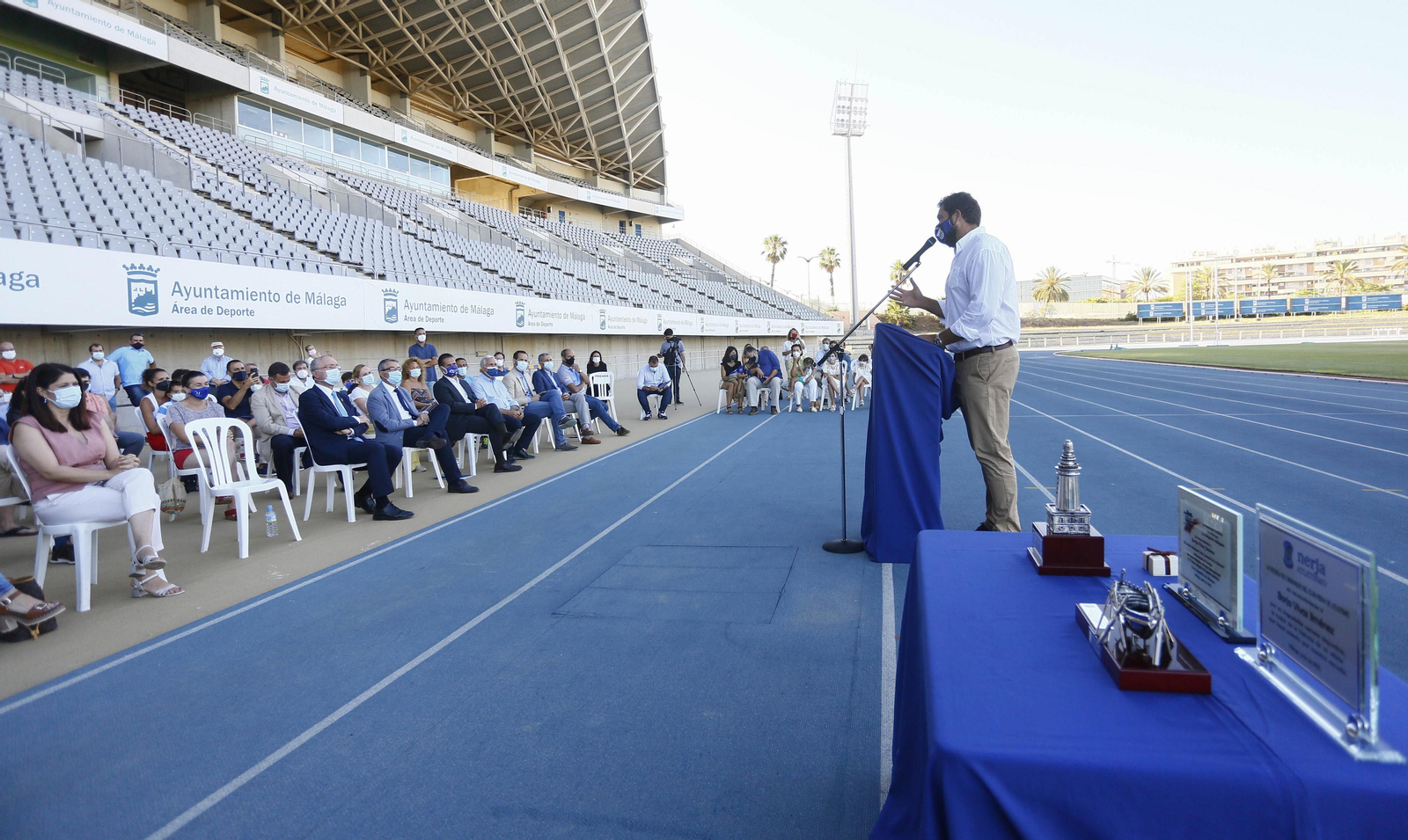 Fotos: El homenaje a Borja Vivas en el Ciudad de Málaga