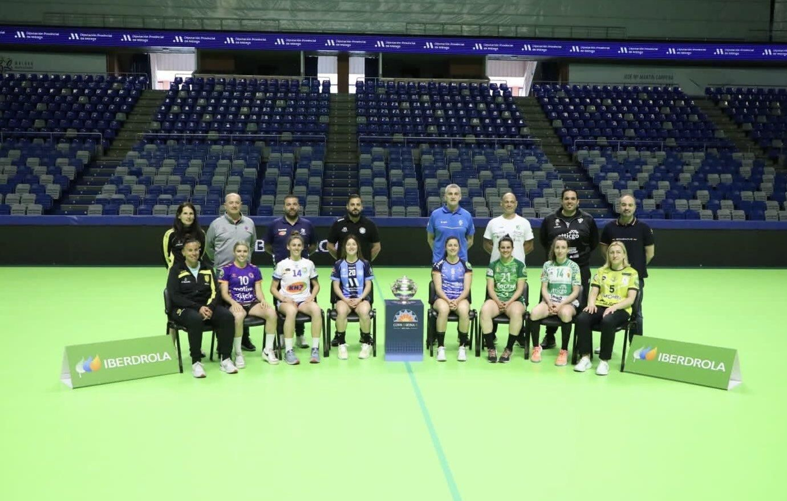 Capitanas y entrenadores, en el Carpena.