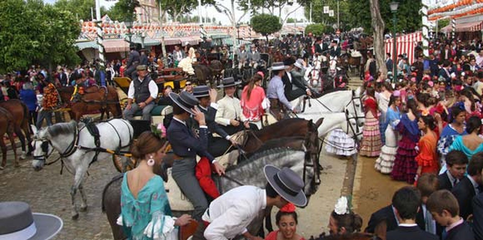 La Audiencia de Sevilla ordena hacer socia de una caseta de Feria a una mujer que fue expulsada cuando enviudó