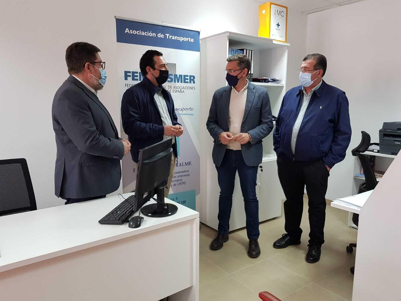 El Grupo Parlamentario del PSOE de Almería se reúne con representantes de la Asociación de Transportistas de Almería (Atralme) El Grupo Parlamentario del PSOE de Almería se reúne con representantes de la Asociación de Transportistas de Almería (Atralme)