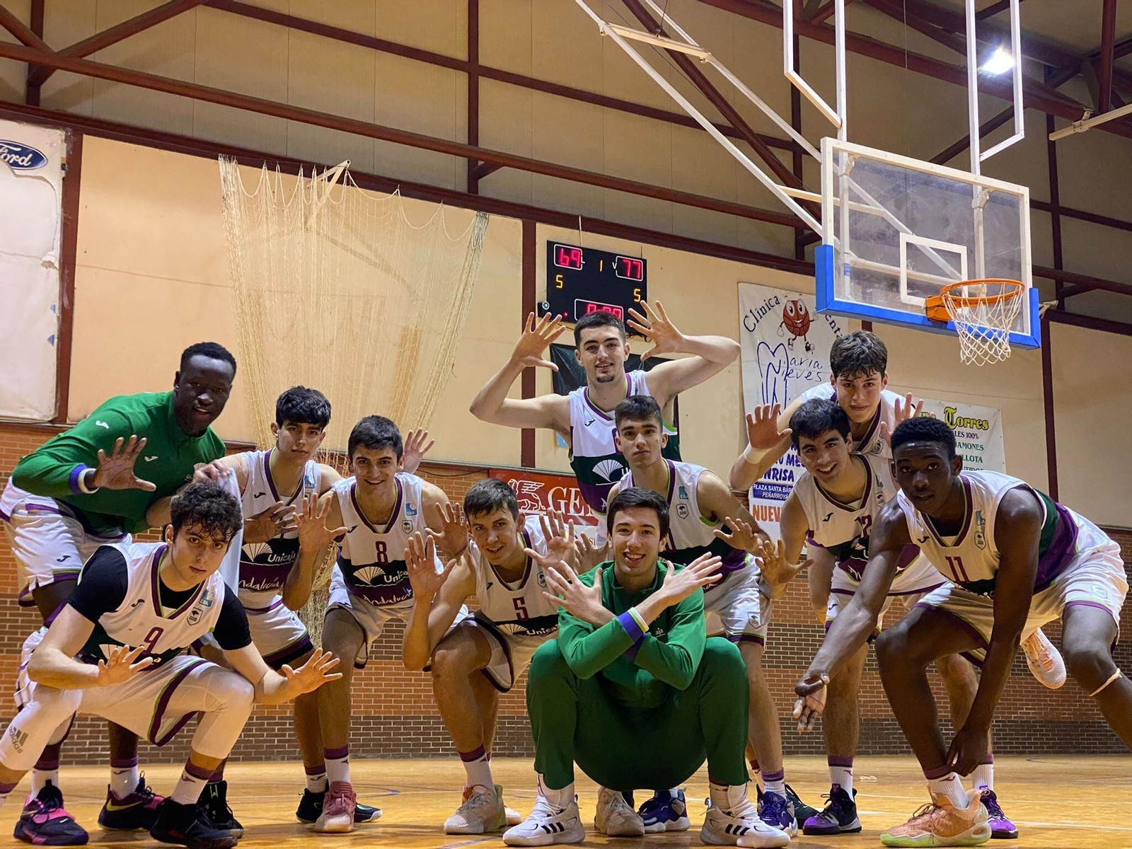 Los jugadores del Unicaja celebran. Los jugadores del Unicaja celebran.