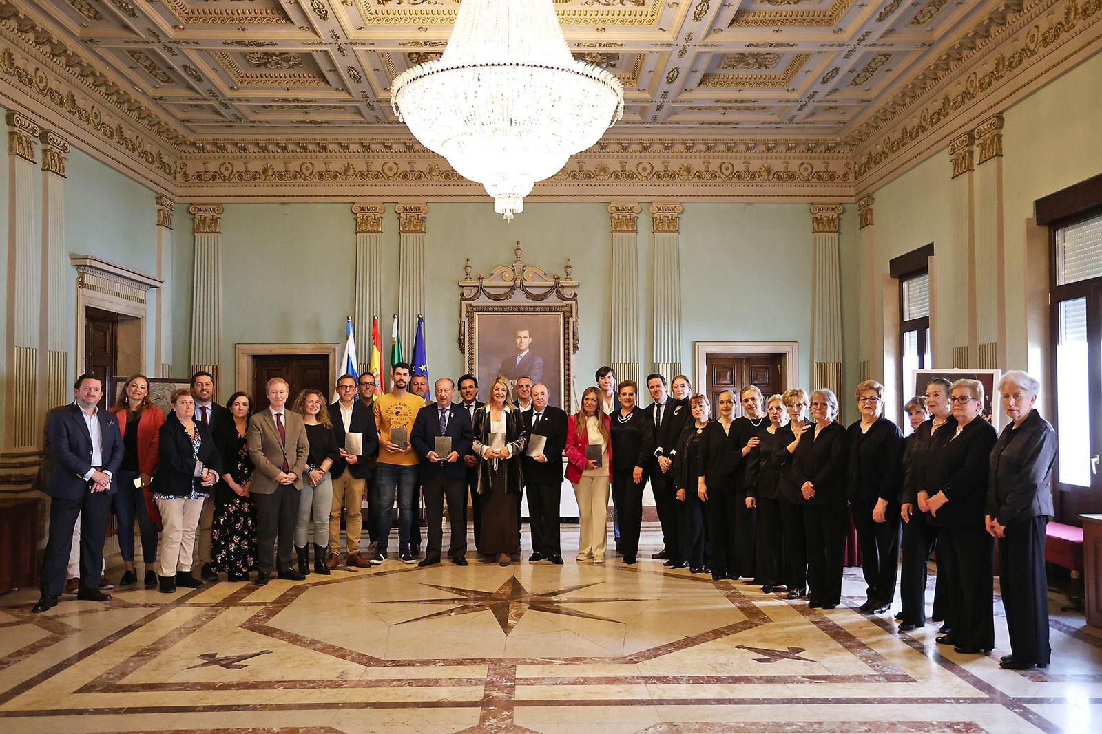 Imágenes de la presentación de la Guía de la Semana Santa de Huelva 2024