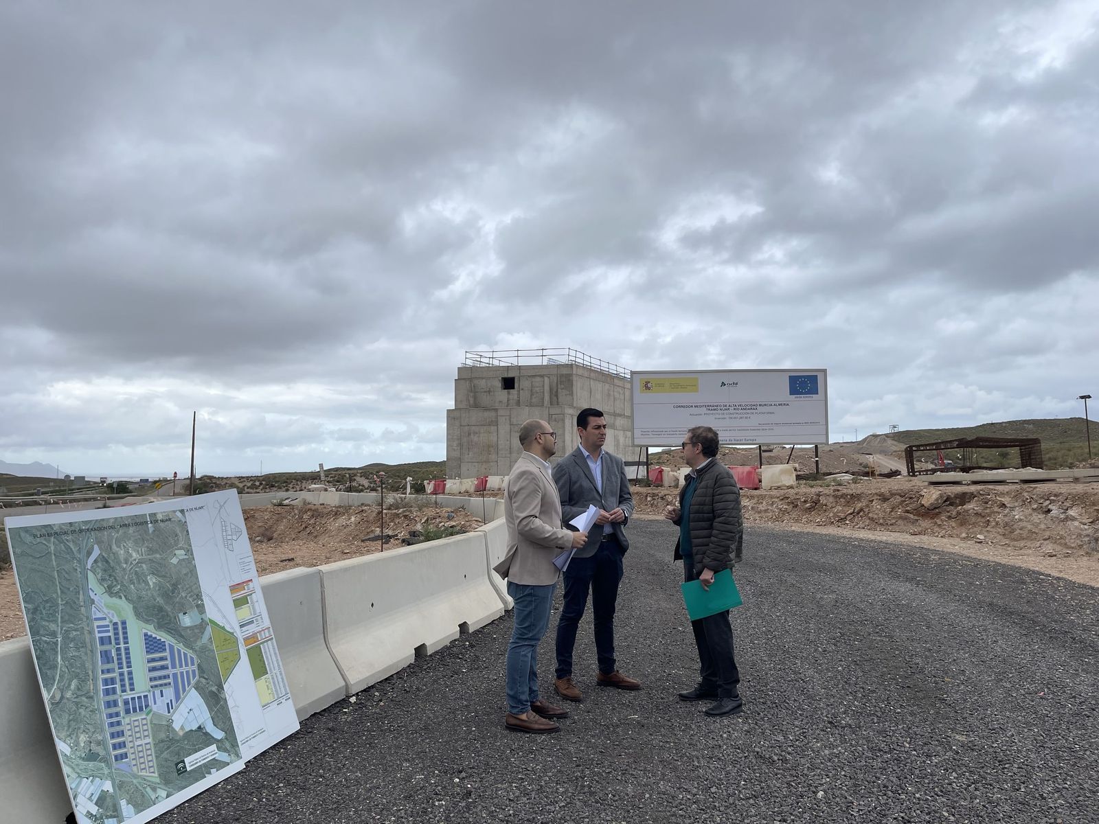 Visita del alcalde a las obras de AVE junto al futuro Puerto Seco.