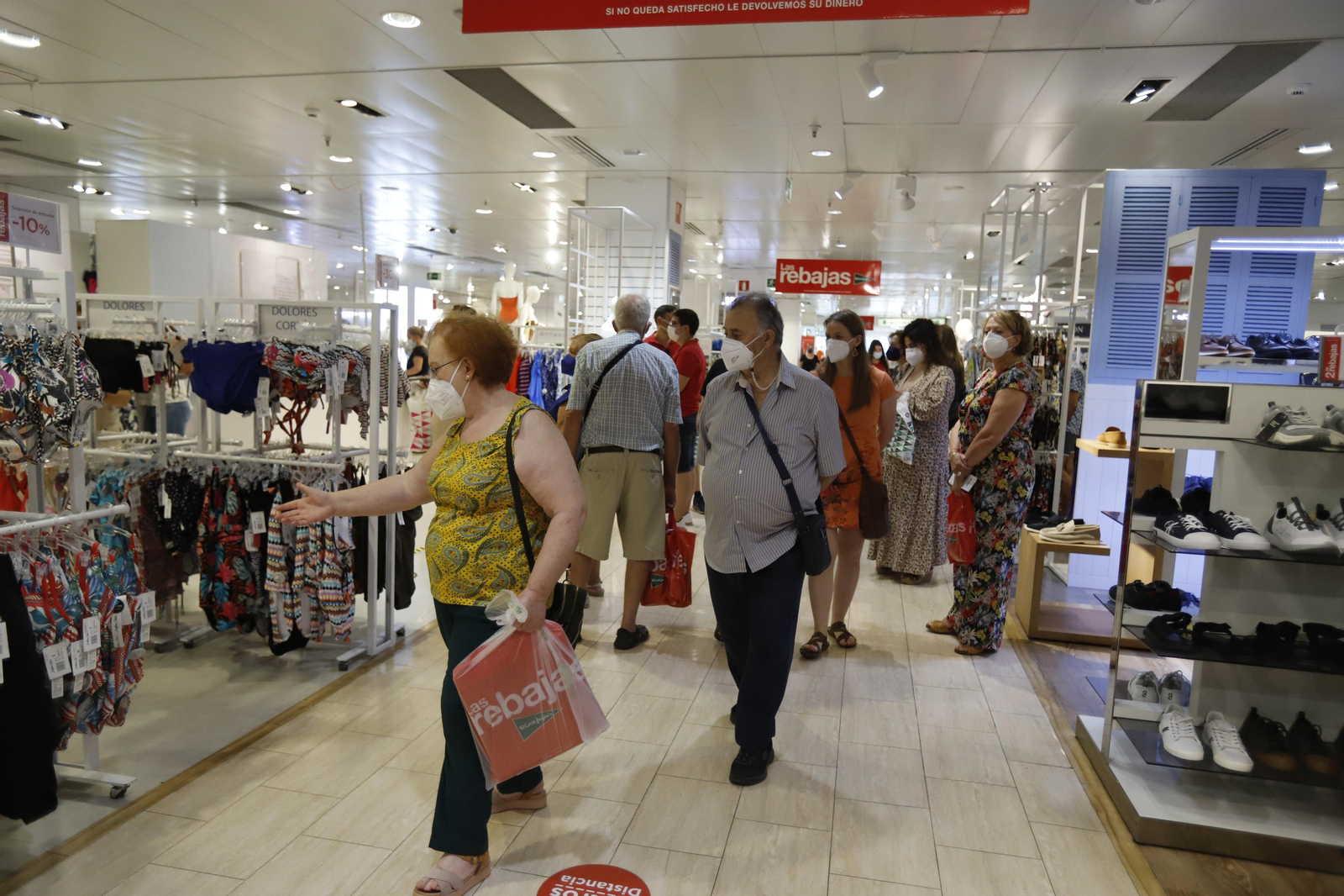 Imágenes de las Rebajas de verano en Huelva