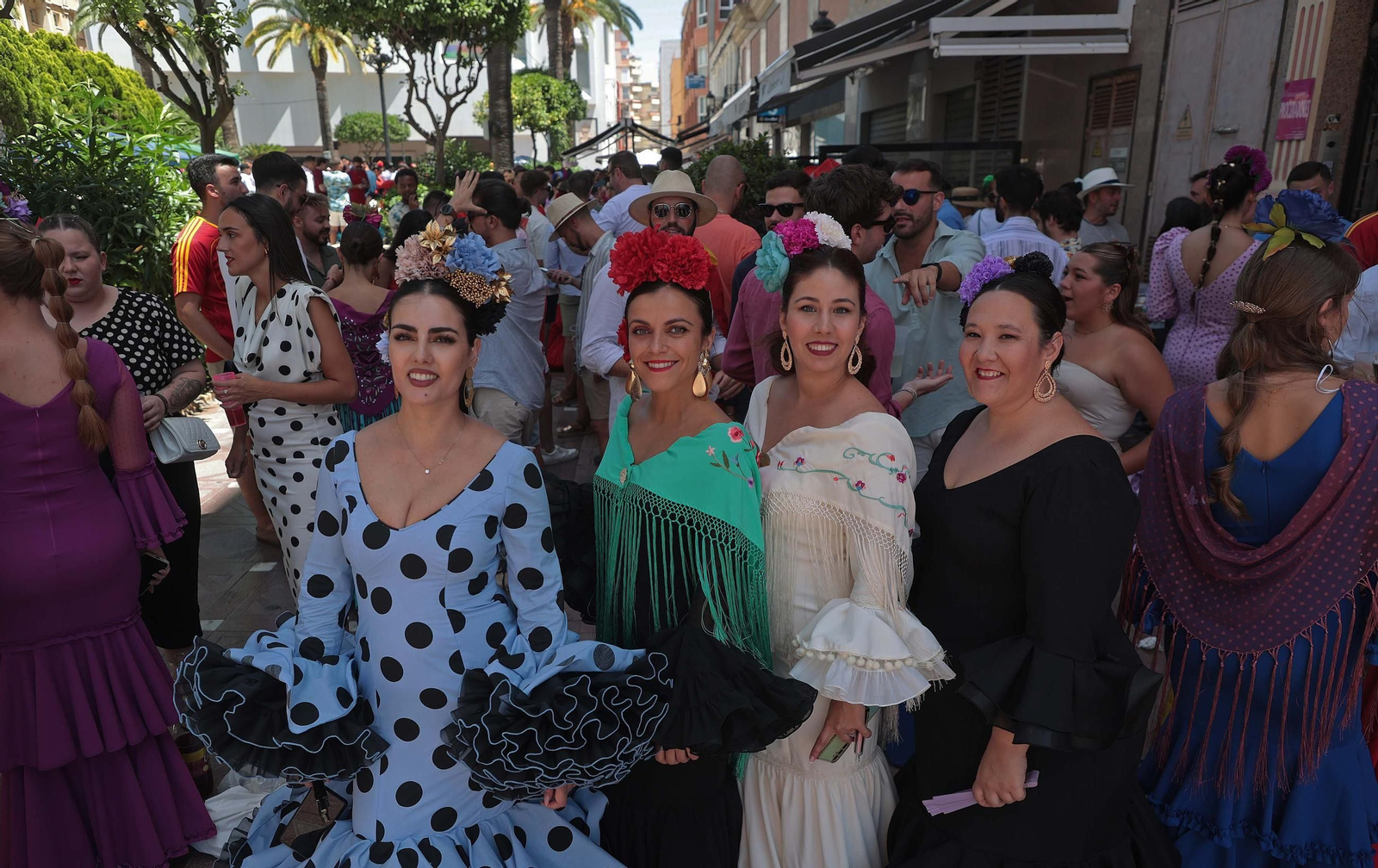 Búscate en las fotos del Domingo Rociero de la Feria de La Línea Búscate en las fotos del Domingo Rociero de la Feria de La Línea