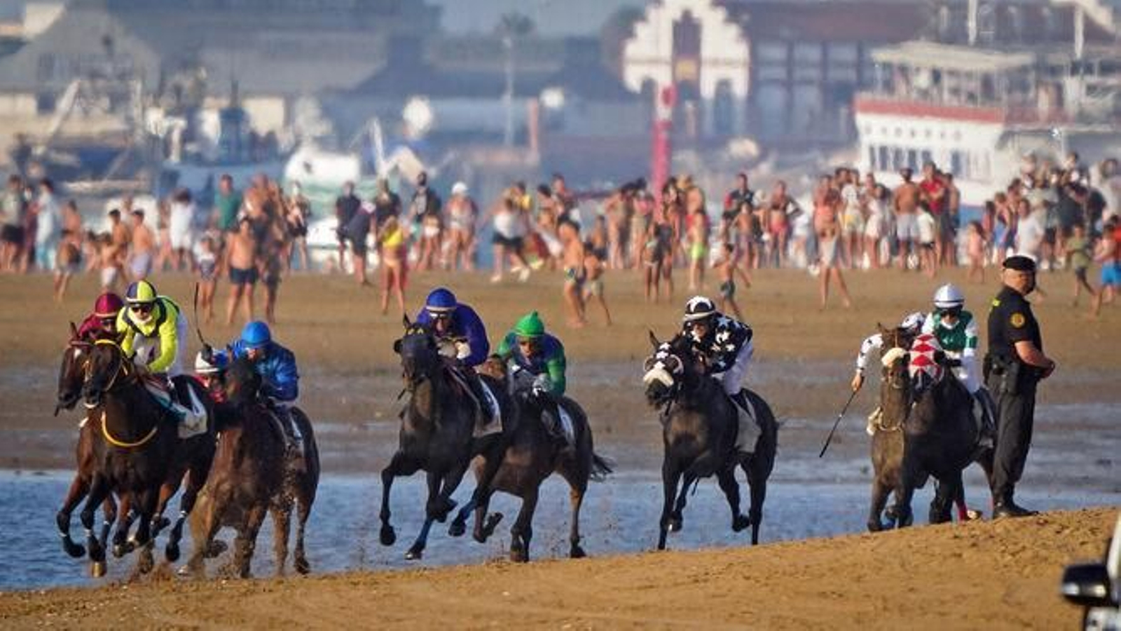Un momento de las carreras de Sanlúcar en 2021
