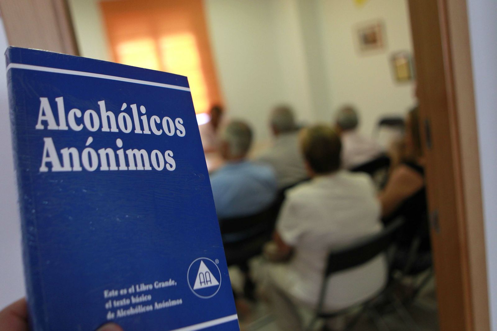 Una sesión de un grupo de Alcohólicos Anónimos.
