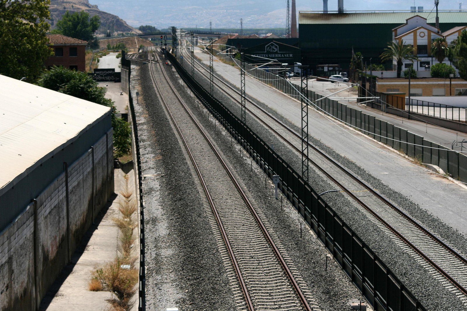 Así está la línea de tren convencional Granada-Bobadilla y algunas estaciones