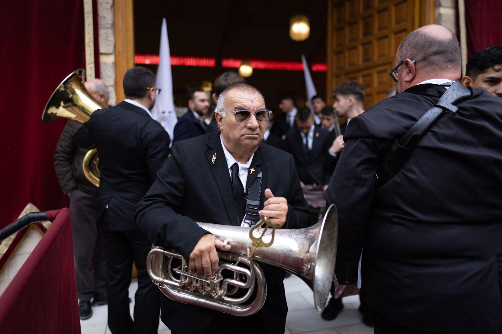 Las fotografías de la suspensión de la Estación de Penitencia de la Hermandad de la Sagrada Resurrección 2025