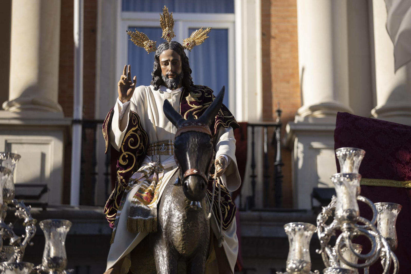 Imágenes de la salida extraordinaria de La Borriquita por las calles de Huelva