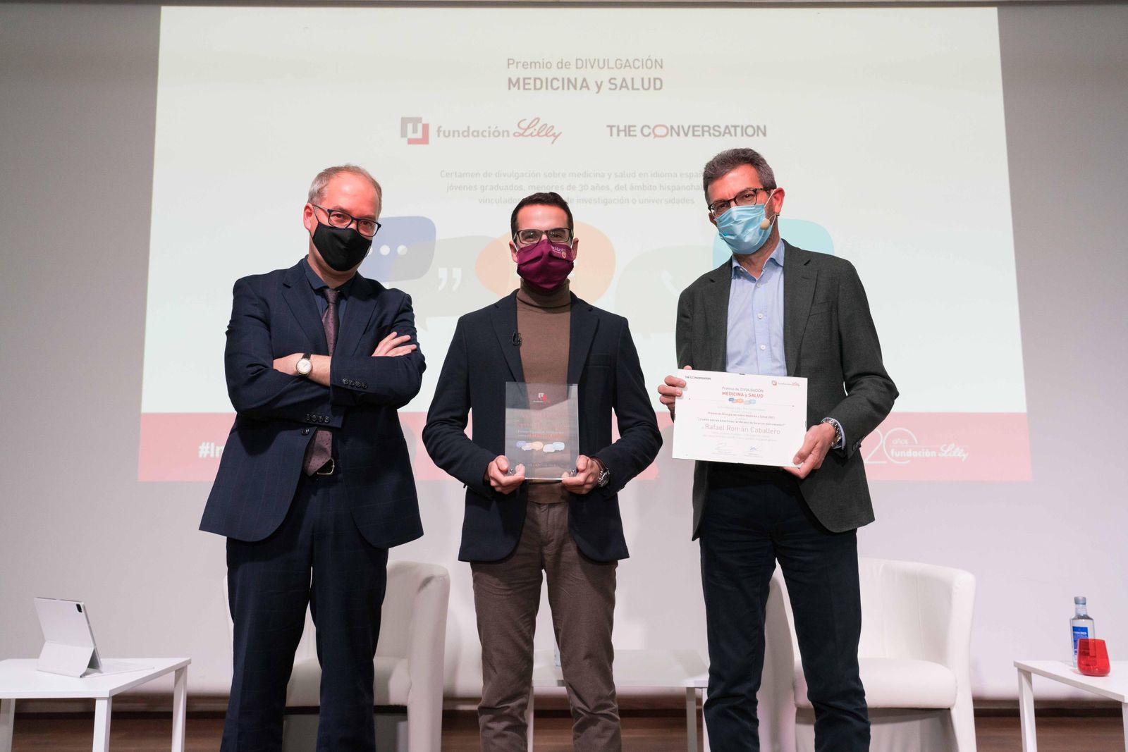 Rafael Román, con el premio.