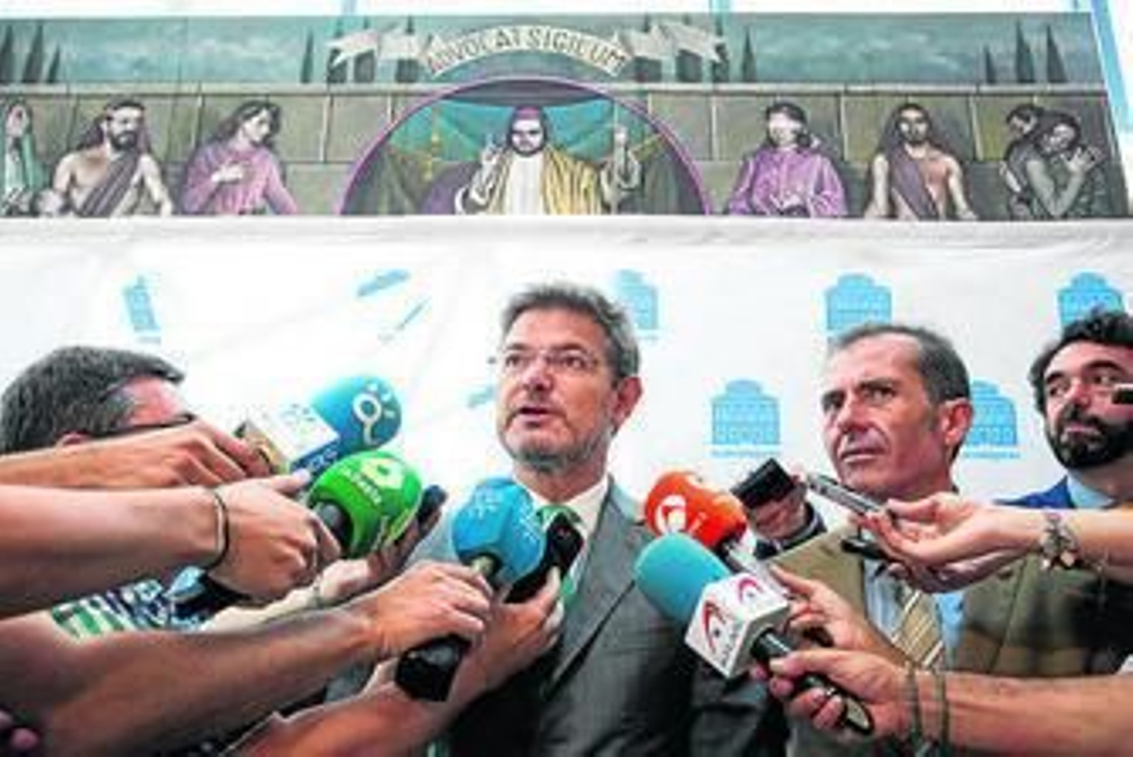 El ministro de Justicia en funciones, a su llegada al Colegio de Abogados.