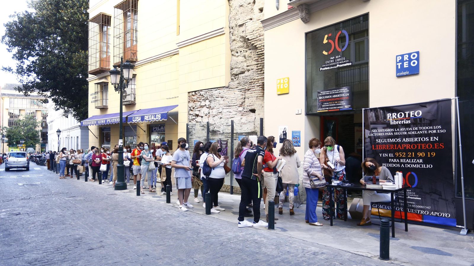 La cola alcanzó el parking de Tejón y Rodríguez.