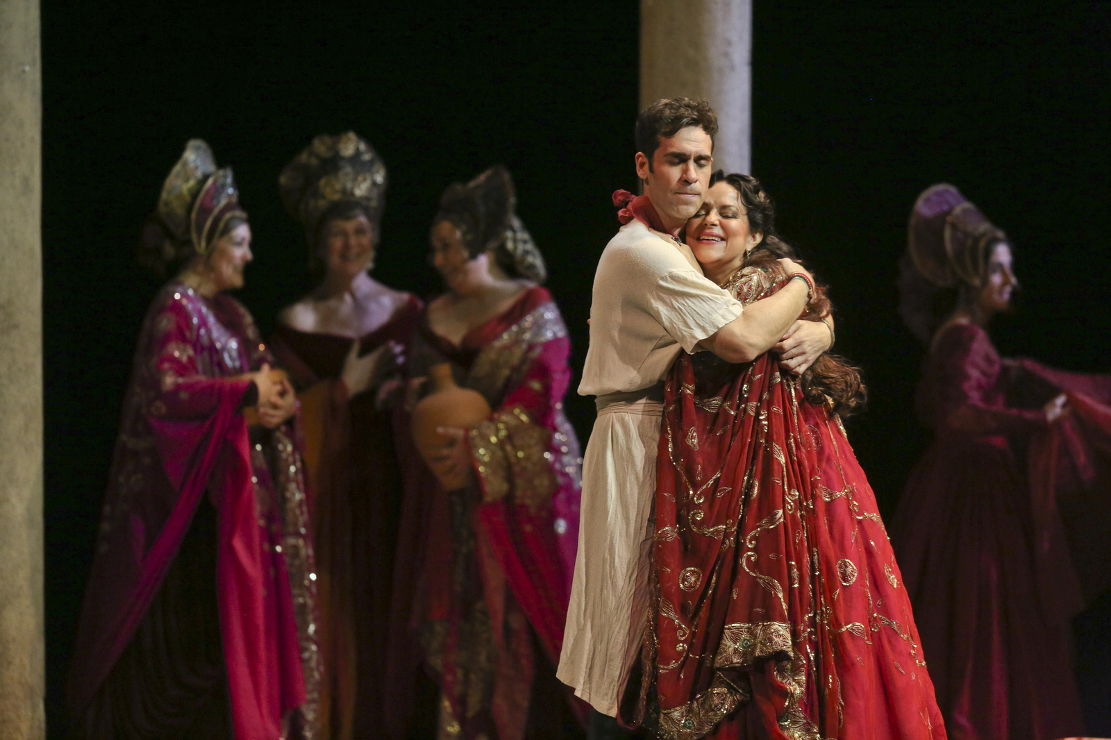 'La favorita', un viaje de la guerra a la redención, en fotos