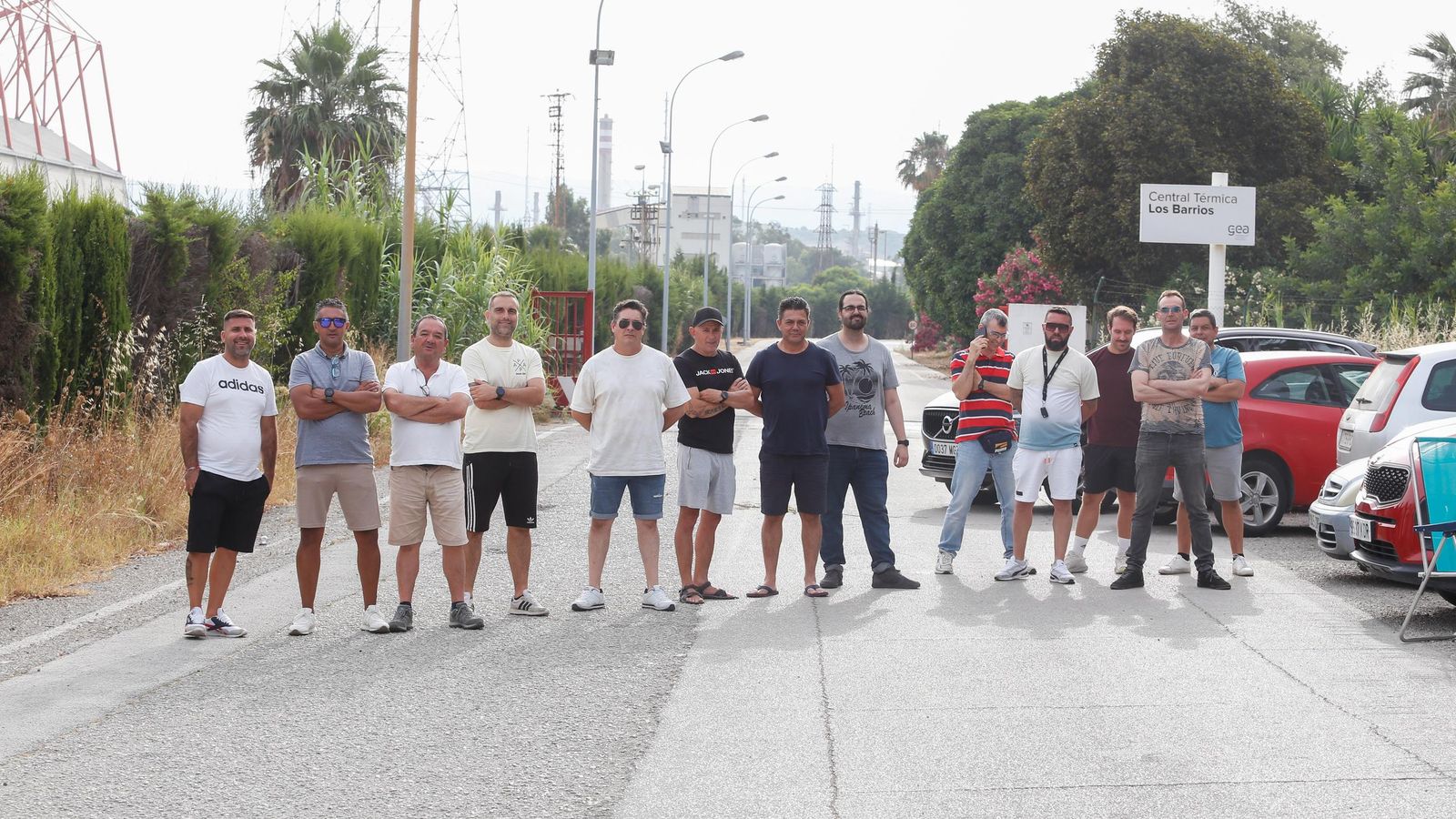 Trabajadores concentrados a las puertas de la central térmica de Los Barrios
