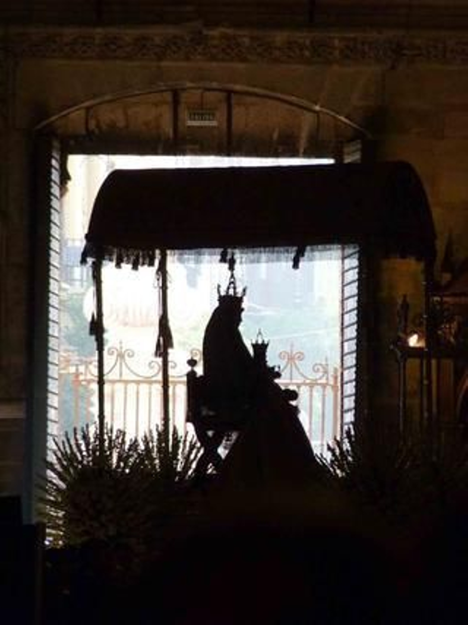 La procesión de la Virgen de los Reyes vista por Ruesga Bono.

Foto: Ruesga Bono