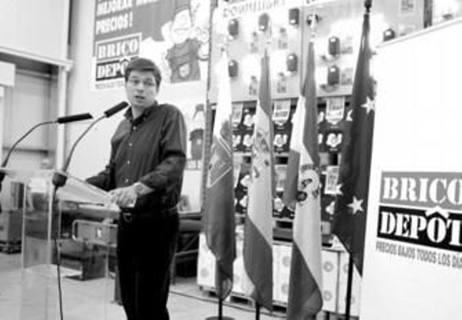 Enrique Arteaga, durante la inauguración de la tienda en Huércal de Almería.