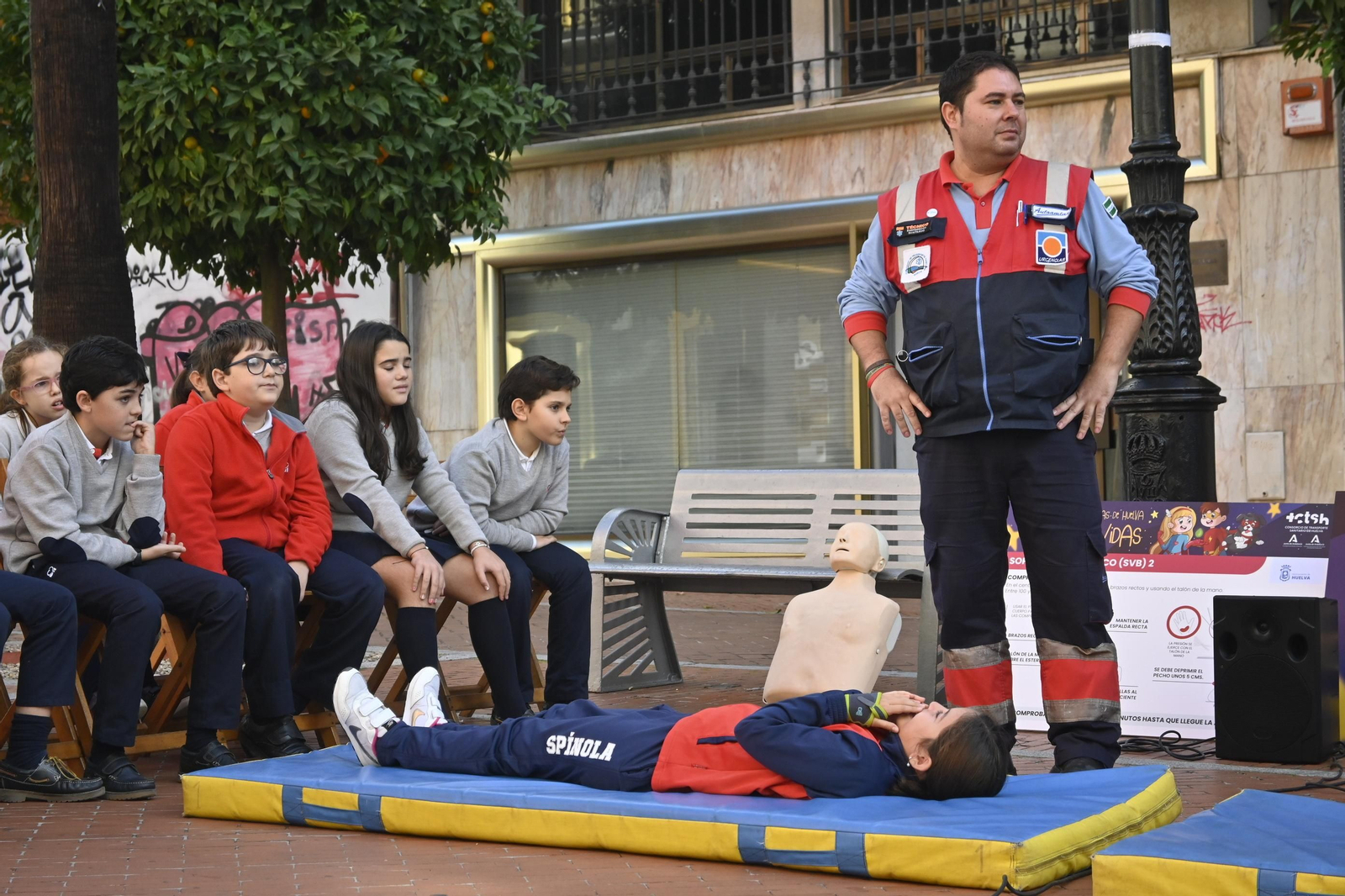 Los niños del Cardenal Spínola aprenden a salvar vidas.